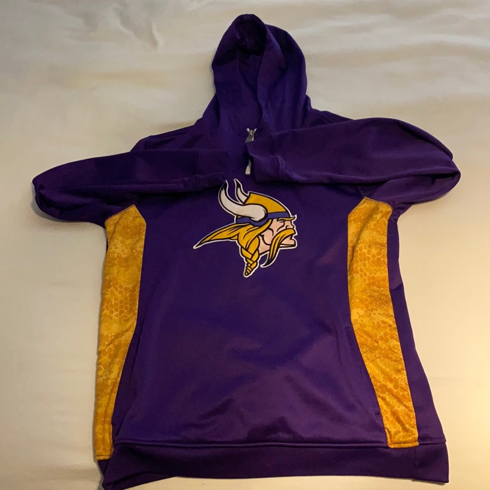 Youth XL Vikings sweatshirt. Barely worn, no stains, perfect condition.